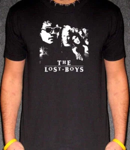 The Lost Jungen T-Shirt - Retro 80er Horror Vampir Film Tee - Bild 1 von 2