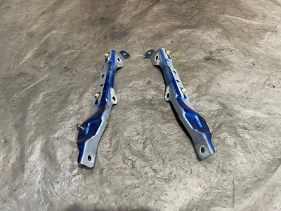 Renault Clio Mk4  13-19 Driver & Passenger Side Front Wing Bracket Mounts Blue - Image 1 of 2