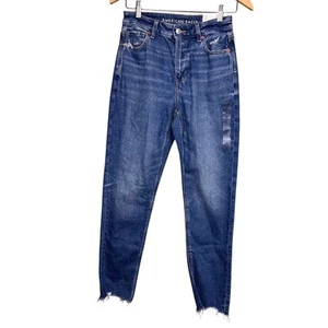 Neu mit Etikett American Eagle Strigid Mom Jeans hoher Bund spitz zulaufend blau Größe 0 25 KURZ - Bild 1 von 11