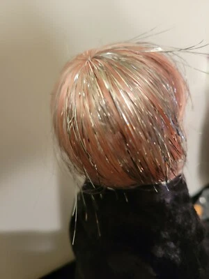 Peluca Muñeca Monique Talla 5/6 Nueva en Paquete ~ BOBBIE ~ ROSA CON LÁMINA PLATEADA ~ ¡GUAU! Foto 1 de 2