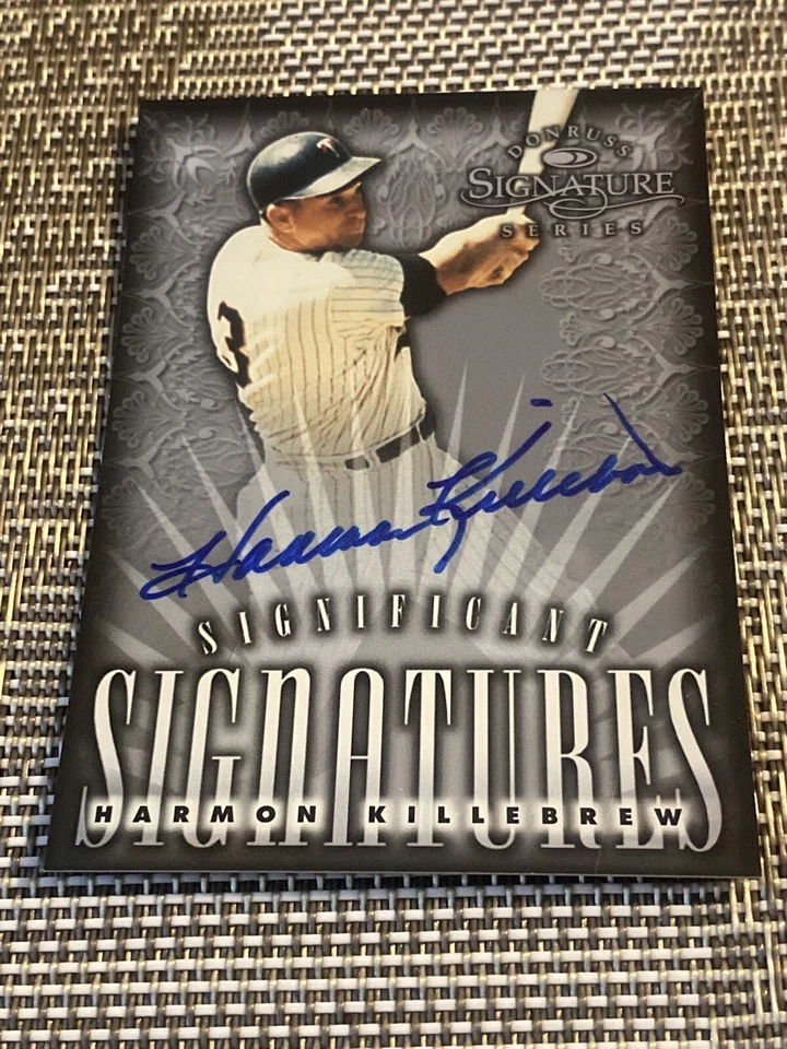 1998 DONRUSS SIGNIFICANT SIGNATURES HARMON KILLEBREW BLUE AUTOGRAPH ON CARD - Image 1 of 4
