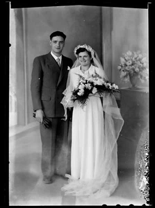 Porträt Studio Hochzeit Mariés Blumen Bukett Blüten - Antik Negativ Foto An. - Picture 1 of 1