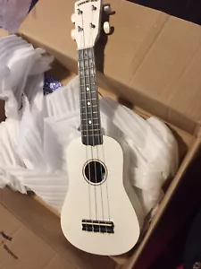 Diamond Head DU-10 Soprano Ukulele White Black Fingerboard With Soft case - Picture 1 of 7