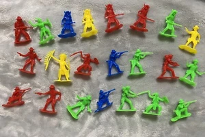 22 Vtg Plastic 2" Figures Cowboys And Indians RARE SHAMAN Chief Western 1970 Lot - Picture 1 of 13