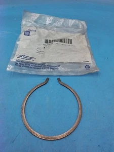 GM 246 261 261XHD 263 263XHD Transfer Case rear bearing snap ring 12547637 - Picture 1 of 2