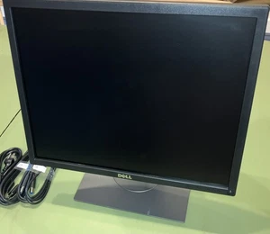 Dell P1917s Professional Monitor W/ Stand 19" LED w/4-Port USB 3.0 HDMI VGA DP - Picture 1 of 4