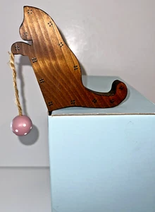 Wood Cat With Ball of Yarn Shelf Décor Figurine - Picture 1 of 5