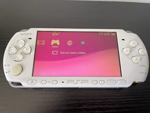 Sony PSP 3000 Sistema palmare bianco perla + caricatore e batteria nuova - Foto 1 di 12