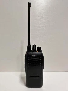 Transceptor de banda ICOM IC F2000 UHF - Imagen 1 de 9