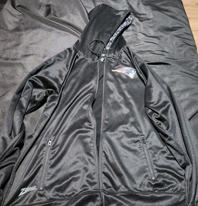 Felpa con cappuccio zip NFL Team Apparel PATRIOTS Zubaz mimetica XXL USATA IN OTTIME CONDIZIONI - Foto 1 di 4