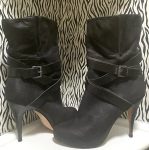 Cynthia Vincent Black Leather High Heel Bootie~1” Hidden Platform~Inside Zip~8.5 - Picture 1 of 8