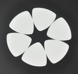 50Pcs 346 Rounded Triangle Thin 0.46mm Celluloid Guitar Picks Plectrums Glossy - Picture 1 of 21