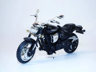 Moto YAMAHA ROAD STAR Warrior noir 2002 1/18 - Bild 1 von 4