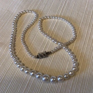 Vintage Single Strand Graduated Faux Pearl Necklace Japan 17.5” - Picture 1 of 5