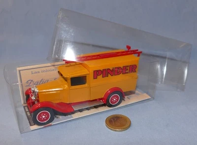 Solido Verem 1/43 : Citroën C4 Fourgon "Voiture d'Affichage Cirque Pinder" - Photo 1/4