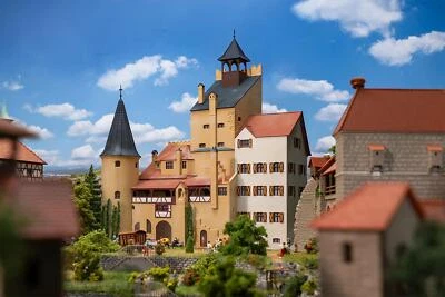 Faller H0 130819 - Kleine Burg, 315 x 150 x 357 mm   Bausatz Neuware - Bild 1 von 4