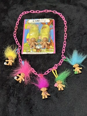 Collar con dije de muñeca Russ Troll con 5 dijes y pendientes nunca usados de colección Foto 1 de 4