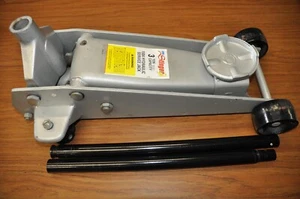 OTC 1504 3-Ton Stinger Service Floor Jack - Picture 1 of 3