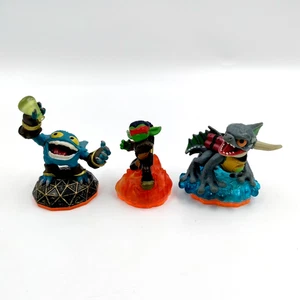 Lote de figuras de personajes Skylanders base naranja E3126, E4128A y E3120A, excelente estado. - Imagen 1 de 3