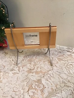 Marco de fotos de madera y metal Swing Butterfly 3x3” - moderno - decorativo Foto 1 de 4