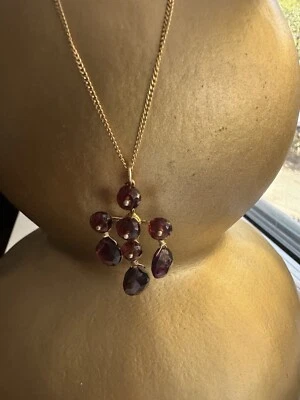 Collar Colgante Cruz Piedras Granate Rojo Alexis Bittar en cadena de oro Foto 1 de 4