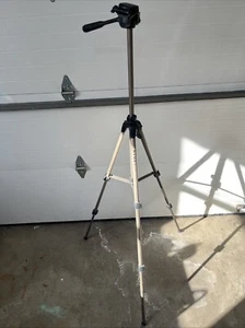 Dynex Universal Professional 60" Tripod DX-TRP60 GOLD WITH QUICK RELEASE PLATE - Picture 1 of 4