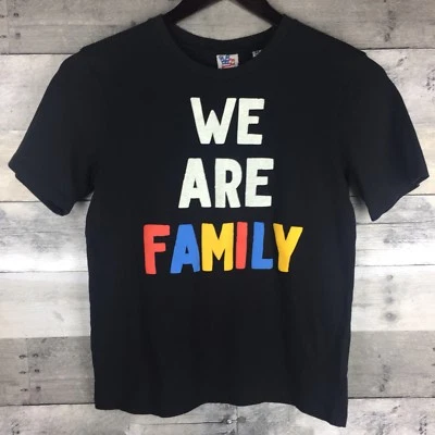 Camiseta Manga Curta Junk Food Lyric Culture Masculina Tamanho M We Are Family Preta  - Imagem 1 de 3