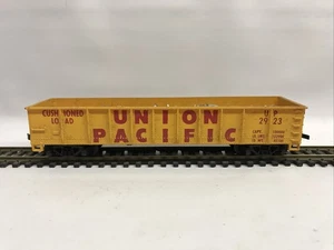 Tyco HO Scale 34' Union Pacific Cushioned Load Gondola UP 2923 with Scrap Load - Picture 1 of 6