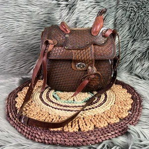 Vintage geflochtenes Leder Sherpa gefüttert realistisch Pferd Sattel geformt Handtasche Schultertasche - Bild 1 von 10