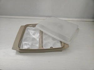 Vassoio porta uova deviato Tupperware vintage con inserti marrone mandorla #723 - Foto 1 di 7