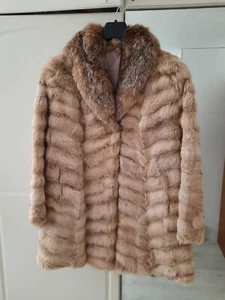 TRENDIGE PELZJACKE mit BREITEM KRAGEN - Bild 1 von 11
