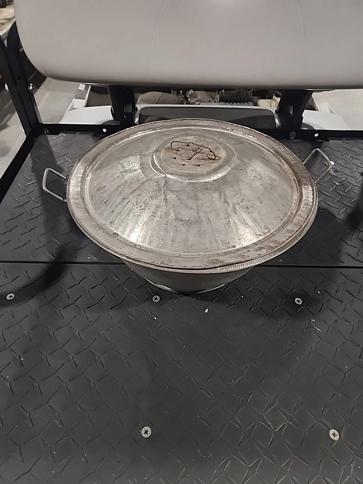 Tazón de hojalata grande antiguo vintage elevador de masa pan con tapa ventilada Foto 1 de 4