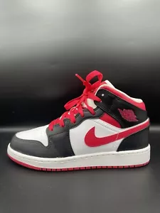 Nike Air Jordan 1 Retro Mid Very Berry Black Red Boys 5.5Y Women’s 7 554725-016 - Bild 1 von 13