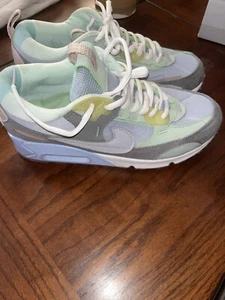 NIKE AIR MAX 90 FUTURA DAMEN-SPORTSCHUHE DM9922 001 GRAU/HIMMELBLAU GRÖSSE 7 JUGENDLICH - Bild 1 von 9