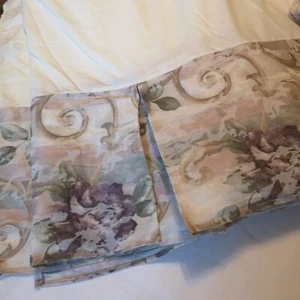 CROSCILL Queen Bed Skirt Chambord Cassis Rose Floral Purple Beige EXCELLENT!!! - Picture 1 of 5
