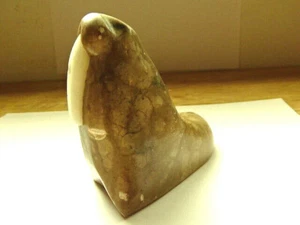 Vintage geschnitzte Stein Walross Figur mit Quarz Tusk nicht signiert - Bild 1 von 11