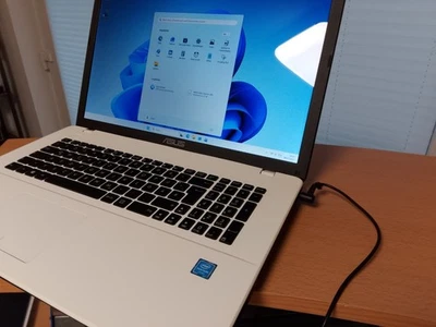 Asus F751M   17,3 Zoll HD+   Win 11 Home   SSD   8 GB Ram   HDMI  USB 3.0 - Bild 1 von 4