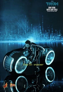 Hot Toys MMS142 TRON: Legacy Sam Flynn with Light Cycle Action Figure In Stock - Picture 1 of 4