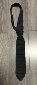 Schwarze handgefertigte gehäkelte Herrenkrawatte - Bild 1 von 2