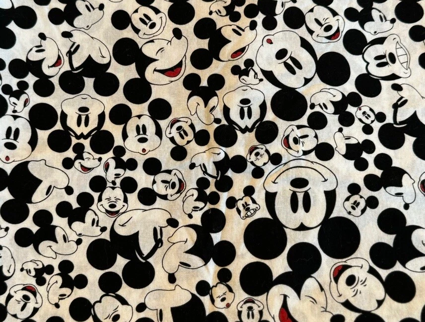 Restos de tela de algodón blanco y negro de Mickey Mouse 2 piezas 21"x17" cada una Foto 1 de 1