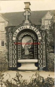 REAL PHOTO POSTCARD HANDS WELL DRESSING, TISSINGTON (NEAR ASHBOURNE), DERBYSHIRE - Picture 1 of 2