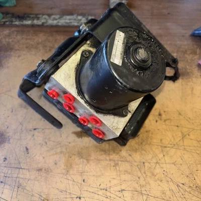 2003-2009 C4500, C5500 ABS Pump And Module P/N 250204-08303 - Image 1 of 4