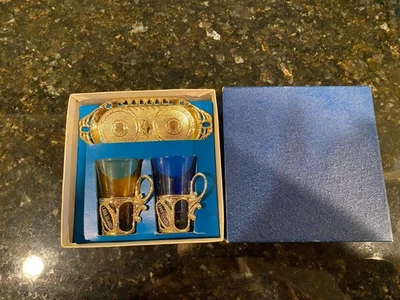Juego de recuerdo de vidrio de chupito 1000 vasos azules y dorados islas nuevos nunca usados Foto 1 de 2