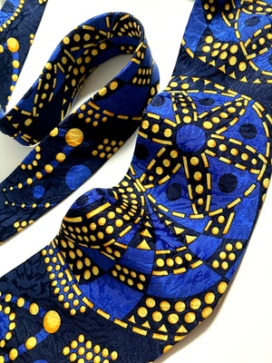 CRAVATTA DA NOTTE GIANNI VERSACE VINTAGE '92 ILLUMINAZIONE FIORE BAROCCO... - Immagine 1 di 4