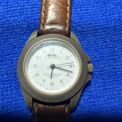 Reloj de cuarzo Quiksilver de colección para mujer esfera blanca correa de cuero batería nueva envío gratuito Foto 1 de 4