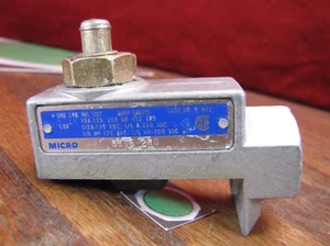 Micro-Switch Snap pushbutton Switch 15a 125-250-480v AC E609 BZV6-2RQ - Picture 1 of 5