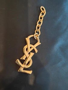 Yves Saint Laurent YSL Cassandra Logo Gold Charm Accessoires - Bild 1 von 6