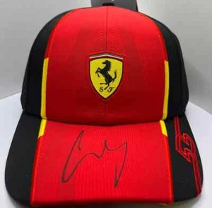 Piloto de la Scuderia Ferrari 2021-2024 Carlos Sainz #55 Gorra roja firmada F1 + Certificado de autenticidad del concesionario - Imagen 1 de 3