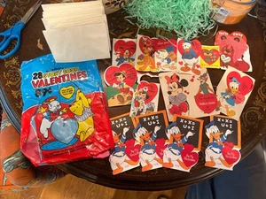 Menge 26 Vintage & Walt Disney Kinder Valentinstag Karten & Umschläge - Bild 1 von 14