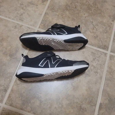 New Balance 545 Running Shoes Youth Size 2  Hook & Loop Closure Great Condition - Image 1 of 4